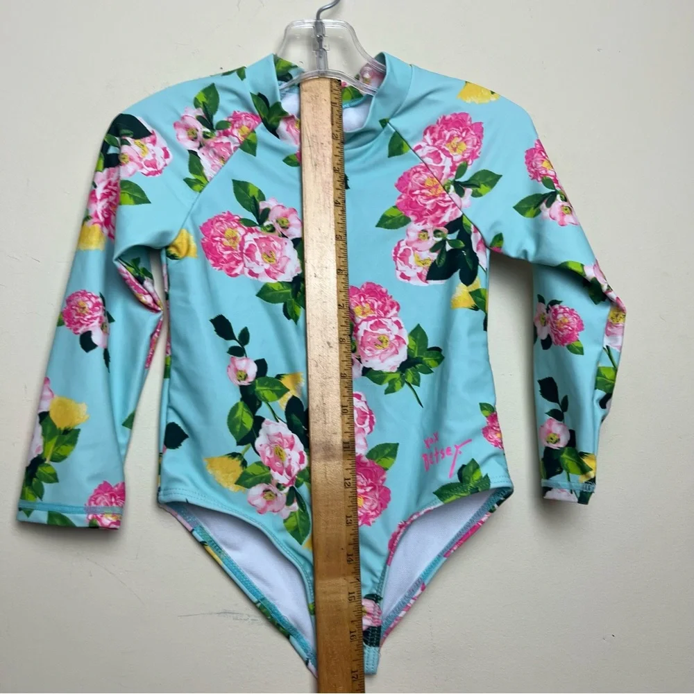 Betsey Johnson excellent please